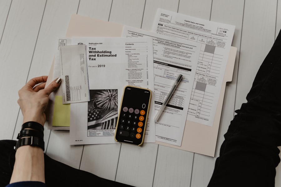 Calculadora y documentos fiscales de un autónomo